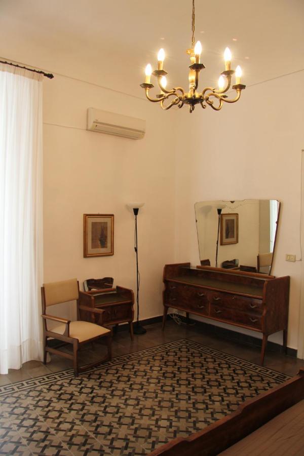 Casa Vacanza Icaros, Ortigia Hictoric Center, 200 Mt From The Beach Szirakúza Kültér fotó