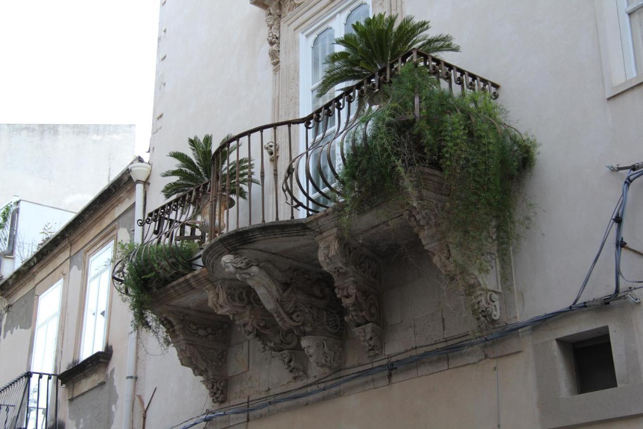Casa Vacanza Icaros, Ortigia Hictoric Center, 200 Mt From The Beach Szirakúza Kültér fotó